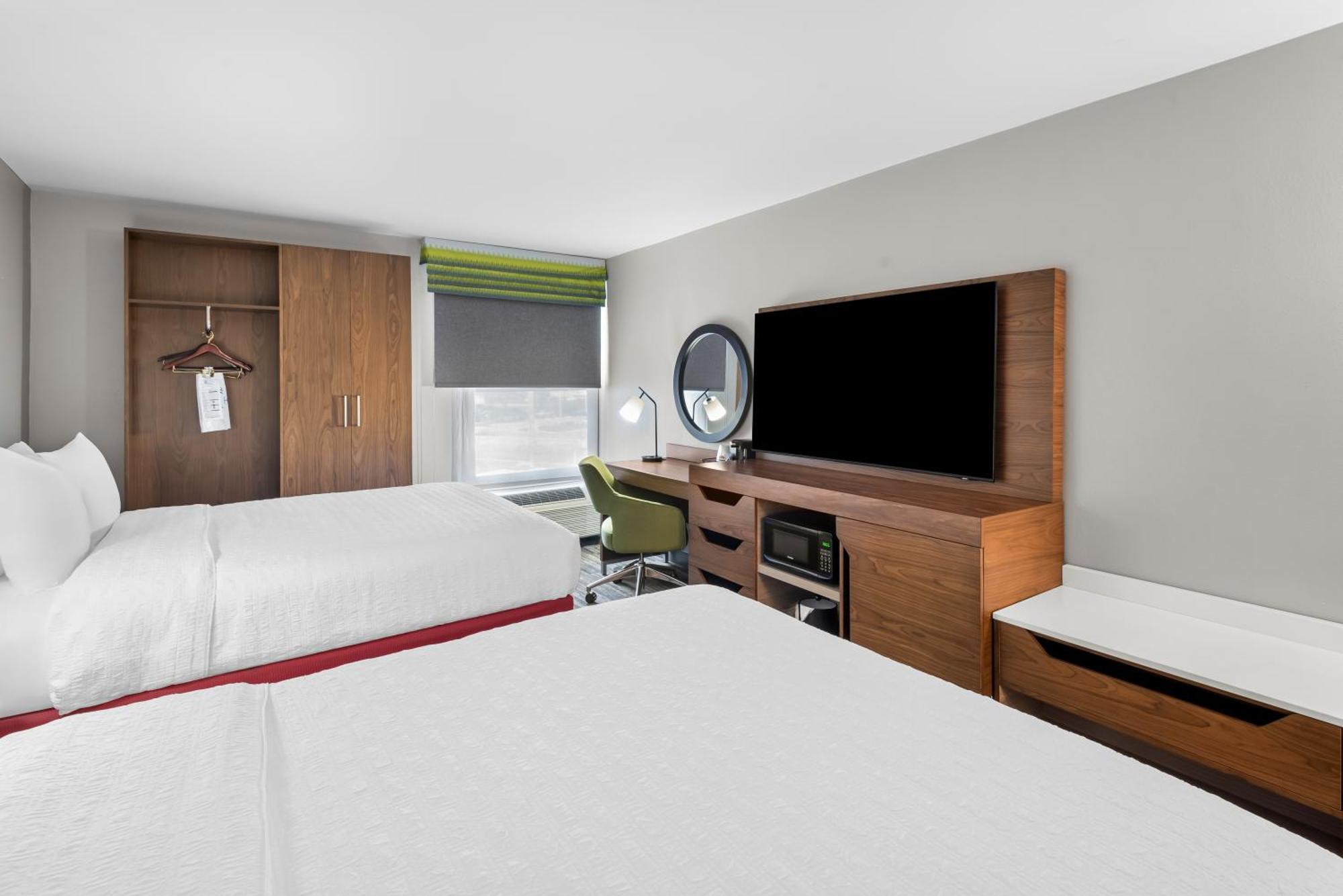 Hampton Northeast/castleton Hotel